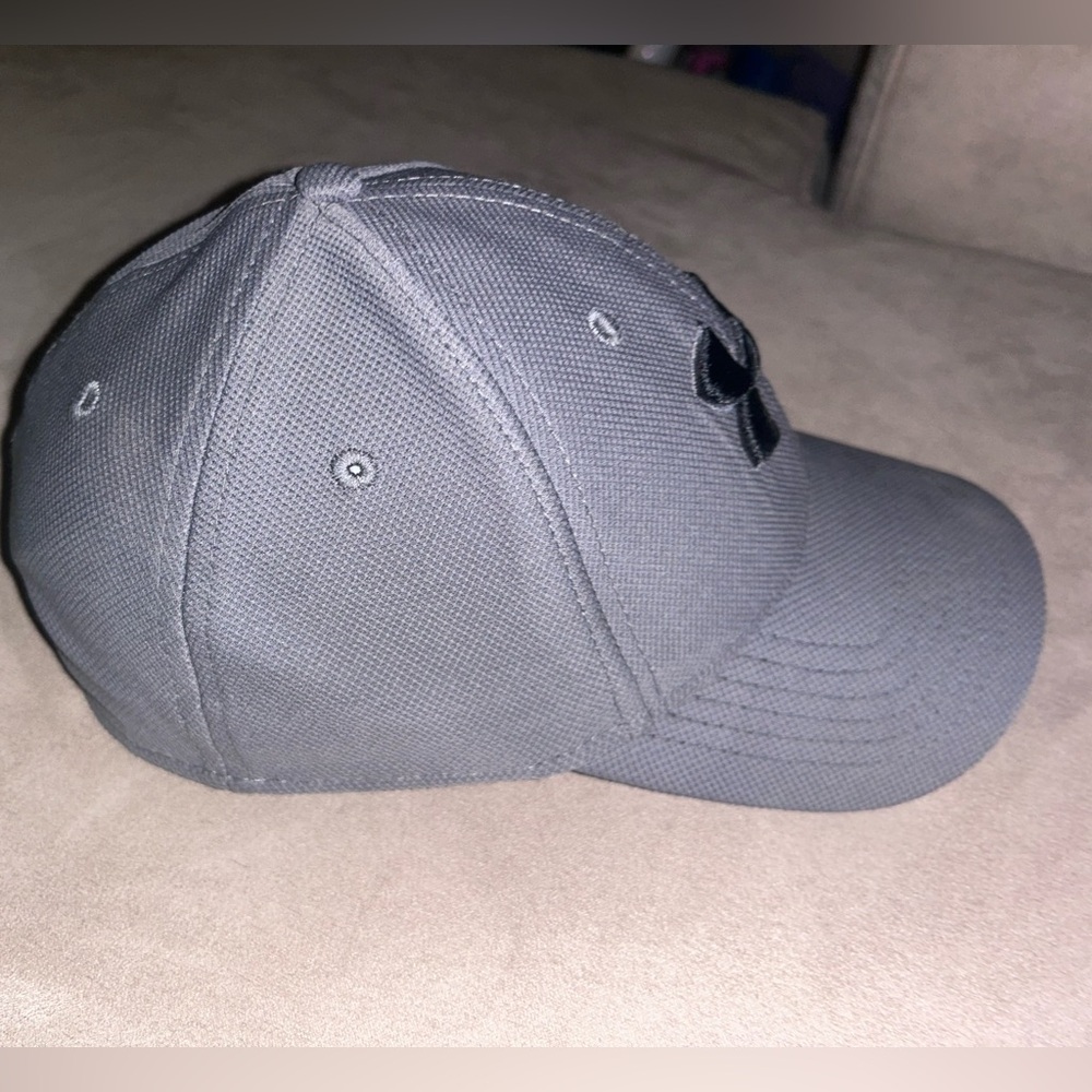 Under Armor Fitted Hat Size Medium/Large